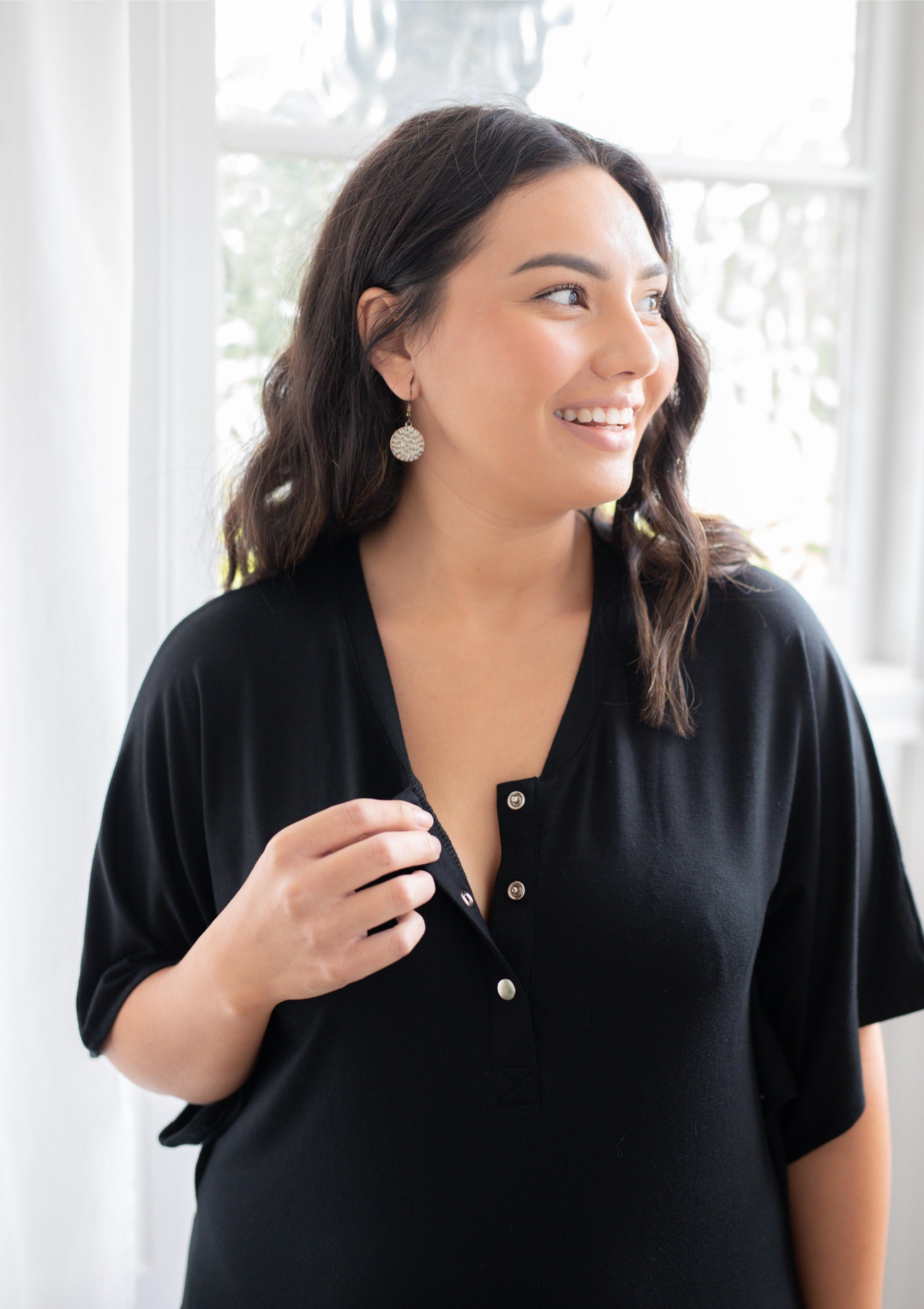 The Comfort Mama dresses for pregnancy,  labour, breastfeeding and beyond. Hendrix Black dress LBD.